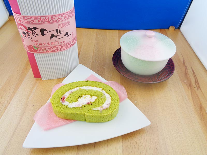 苺抹茶ロールケーキ