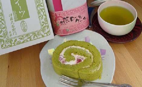 フェアおやつ～いちご抹茶ロール～