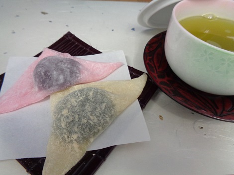 フェアおやつ～生八つ橋　桜あん・緑茶あん～