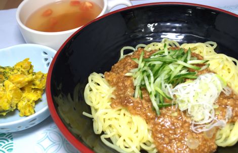 ジャージャー麺