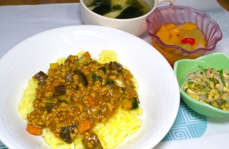 夏野菜のキーマカレー～ターメリックライス～