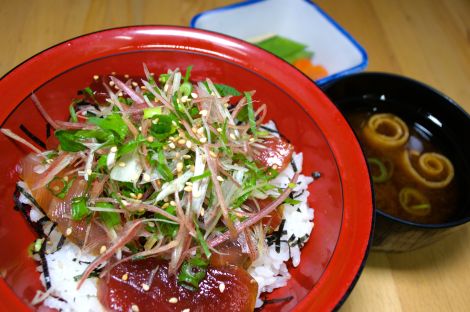 まぐろの漬け丼